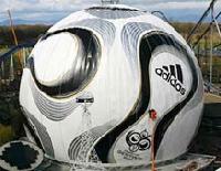 Новости Ритейла - Adidas выпустил позолоченный мяч для финала ЧМ-2006 