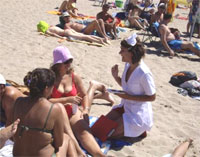 Дизайн и Креатив - На пляжах Греции появились медсесетры с игровыми консолями