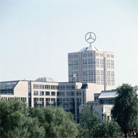  - DaimlerChrysler изменит название на Daimler AG