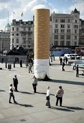  - В центре Лондона появился гигантский окурок