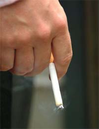 Официальная хроника - "Филип Моррис" добивается отмены запрета на рекламу сигарет