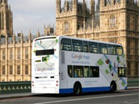 Новости Ритейла - Google запустил рекламу на двухэтажных автобусах Лондона 