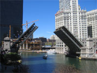 Социальные сети - В Чикаго будут продавать рекламу на разводных мостах 