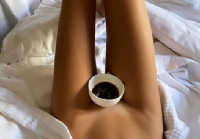 Социальные сети - Эмили Ратаковски опубликовала свое фото в Stories без трусиков. И с чашкой кофе...