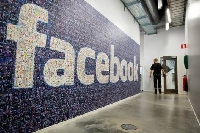 Социальные сети - Facebook начала помечать публикации контролируемых государствами СМИ