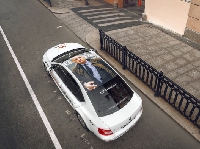  - «Ситимобил» разместил граффити с Бродским на крыше такси