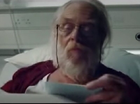  - В Британии ополчились на рекламу с Санта-Клаусом в больнице