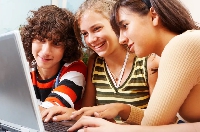  - Соцсетями ЕЖЕДНЕВНО пользуется почти 90% российских подростков