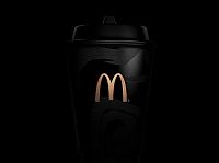Новости Ритейла - Soft-touch и глубокий черный. McDonald’s показал новые стаканы для кофе