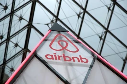 Новости Рынков - Airbnb сокращает четверть штата - 1,9 тыс. сотрудников