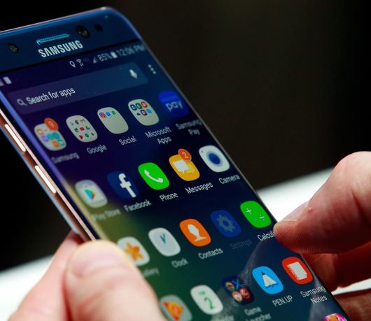 Новости Рынков - Samsung критикуют за исполнение российского закона