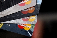 Новости Рынков - MasterСard призвала российские банки не прекращать обслуживание по истёкшим картам