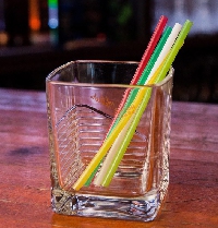  - В Британии запретили пластиковые трубочки для напитков